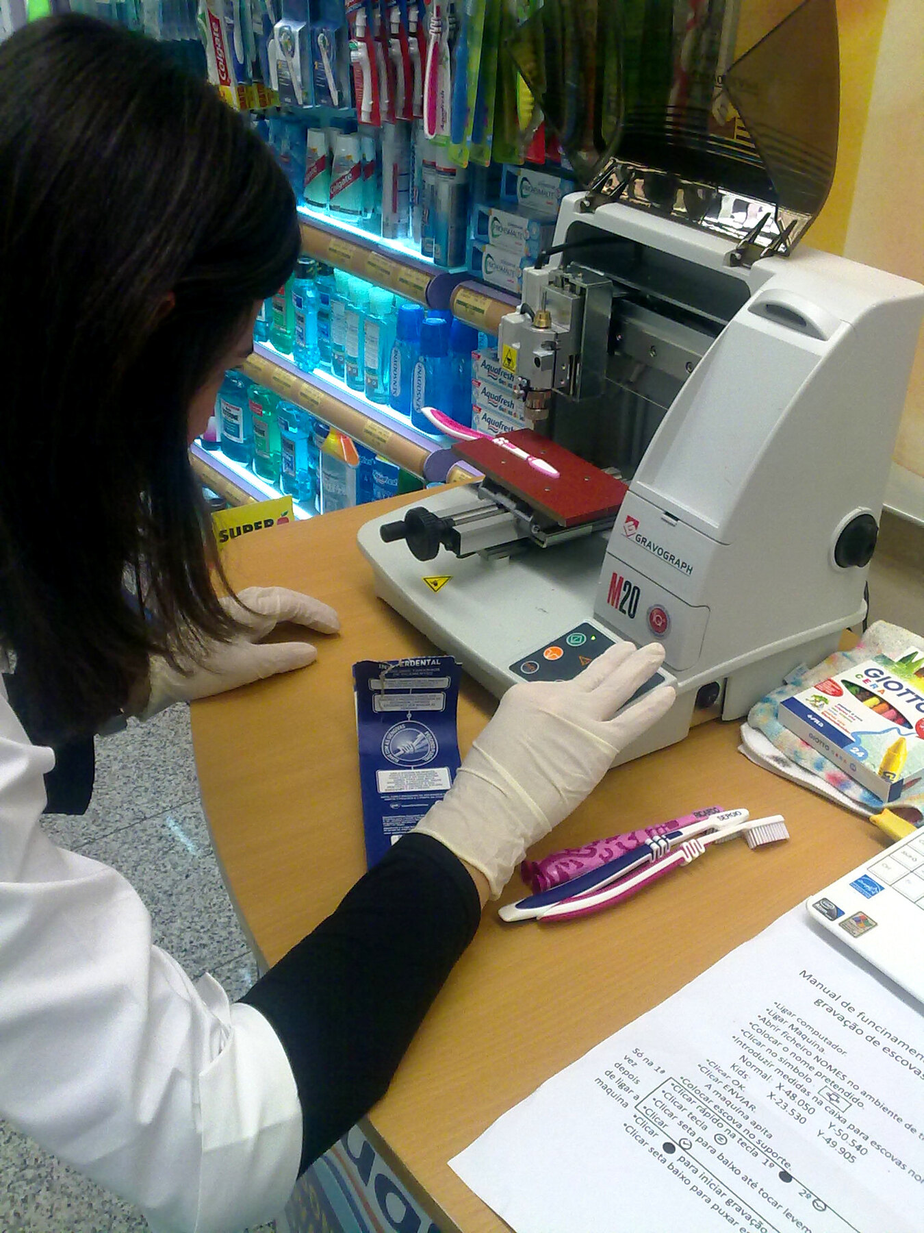 Personalização de escovas de dentes no ponto de venda